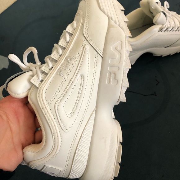 (SOLD)Women FILA  sneakers - Picture 3 of 6